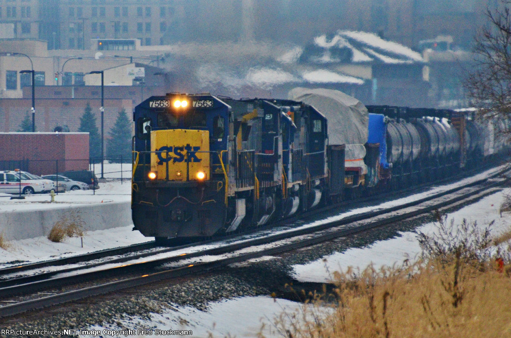 CSX 7563 and Co. heat up the atmosphere.